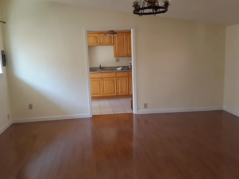 42 Mission Dr — Photo 2