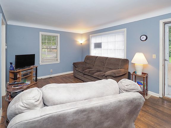 3rd image of 1621 Sheridan Dr