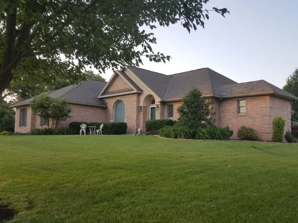 2299 Spanglers Cir, York, PA 17406