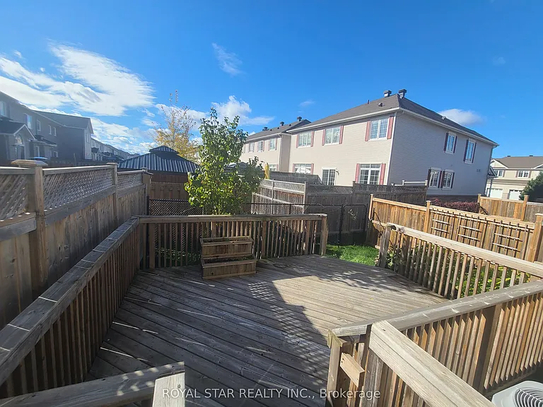 621 Pepperville Cres — Photo 19