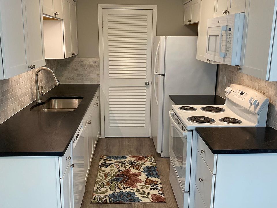 1st image of 7607 Woodview Dr