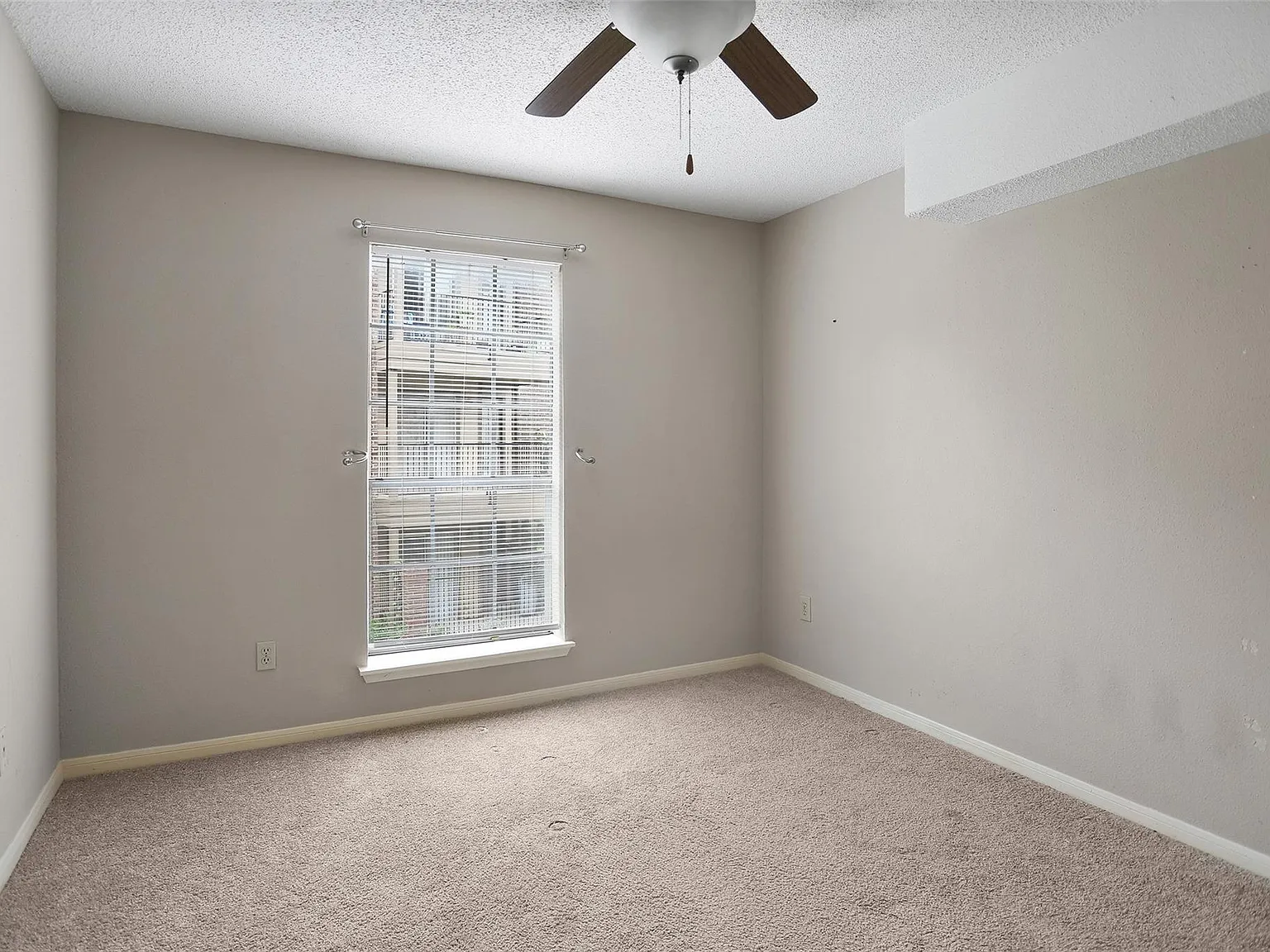 2 bed, 1.0 bath, 948 sqft, $1,150 — Photo 4