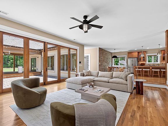 3rd image of 309 Weston Ln