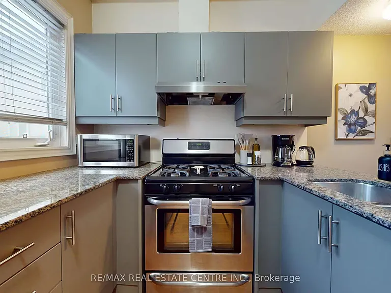 1376 Eglinton Ave W — Photo 7