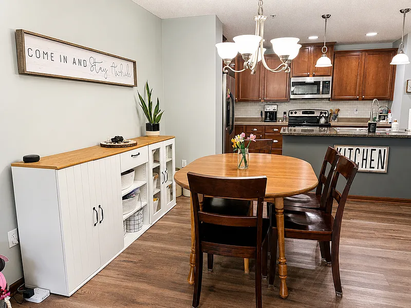 3 bed, 2.5 bath, 1733 sqft, $2,145 — Photo 3
