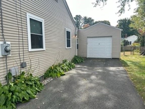 3rd image of 76 Helen Cir