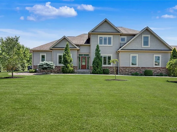 11831 Clarence Center Rd, Akron, NY 14001