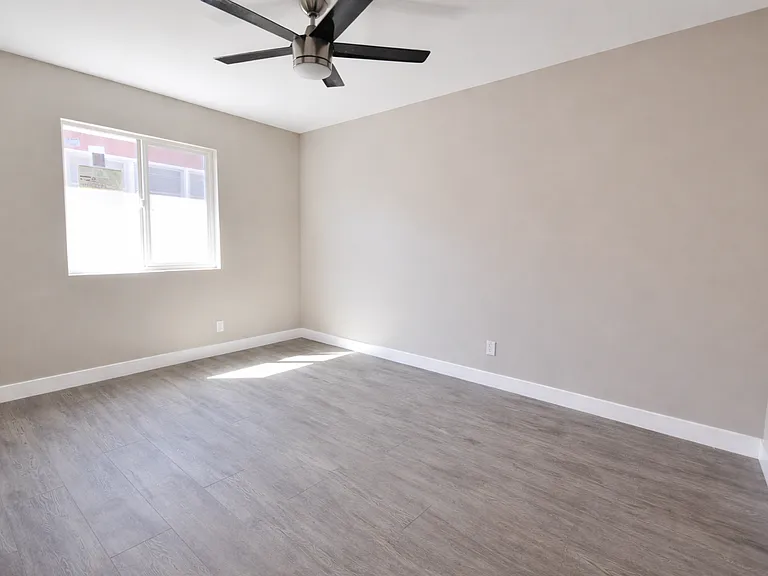 5056 Rockford Dr — Photo 7