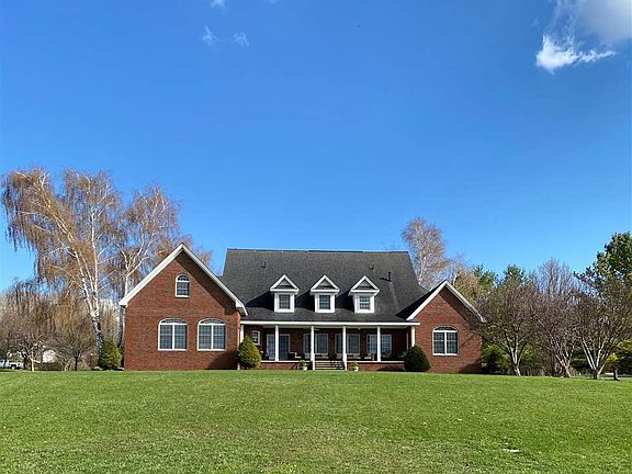 3rd image of 137 Acco Dr