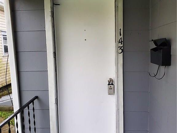 2nd image of 143 N Woodward Ave