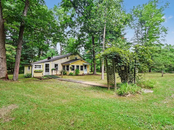 11180 Dunham Rd, Hartland, MI 48353