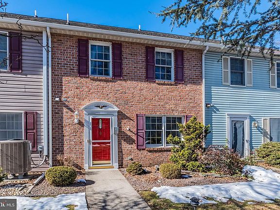 2nd image of 22 Brookline Ct