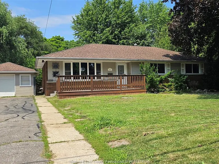 1050 Bartlet Dr — Photo 1