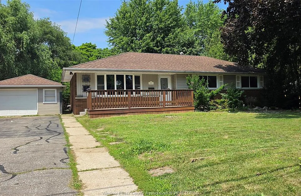 1050 Bartlet Dr