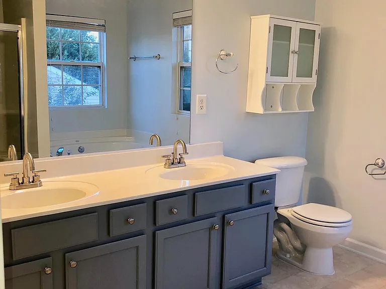 1004 Holly Meadow Dr — Photo 21