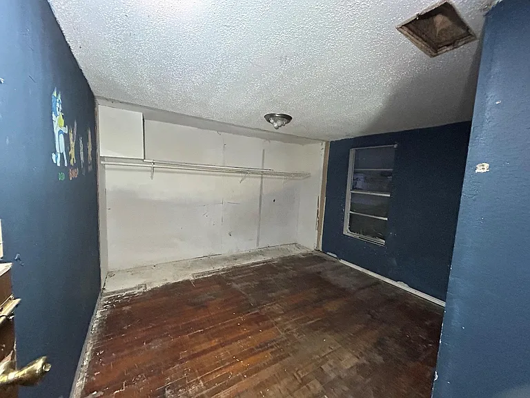 221 S Central Ave — Photo 24