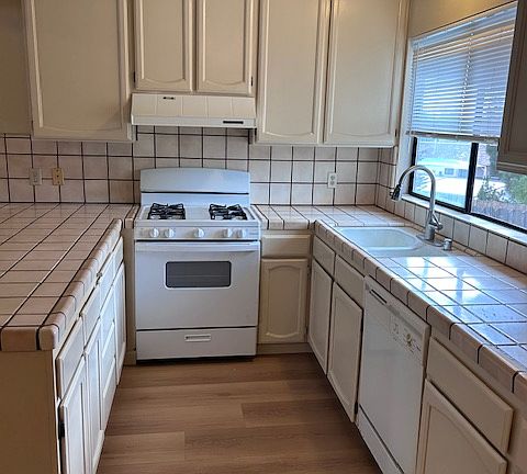 4th image of 405 Winchester Dr