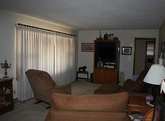 3rd image of 1305 Terrace Dr