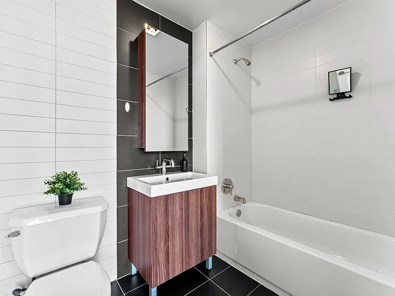 116 John St #2903 — Photo 7