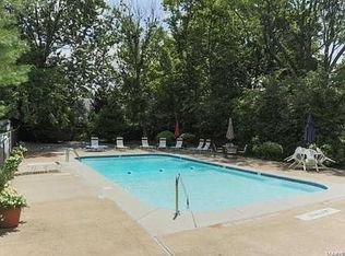 331 Barrington Square Est APT E, Saint Louis, MO 63122