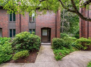 6 Webster Ct, Amherst, MA 01002