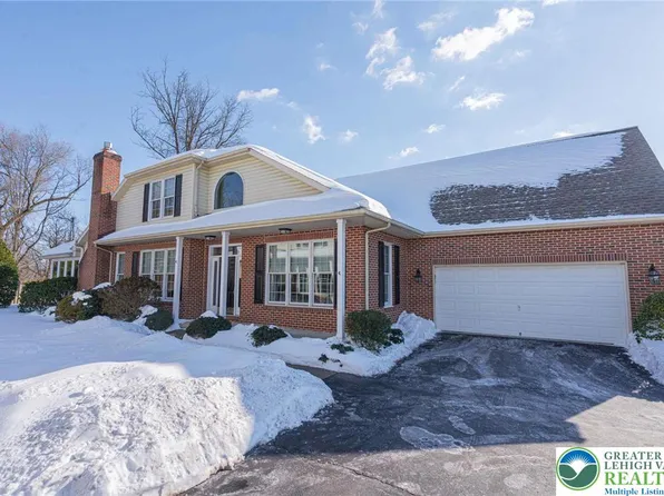 4749 Pinehurst Cir #9, Center Valley, PA 18034