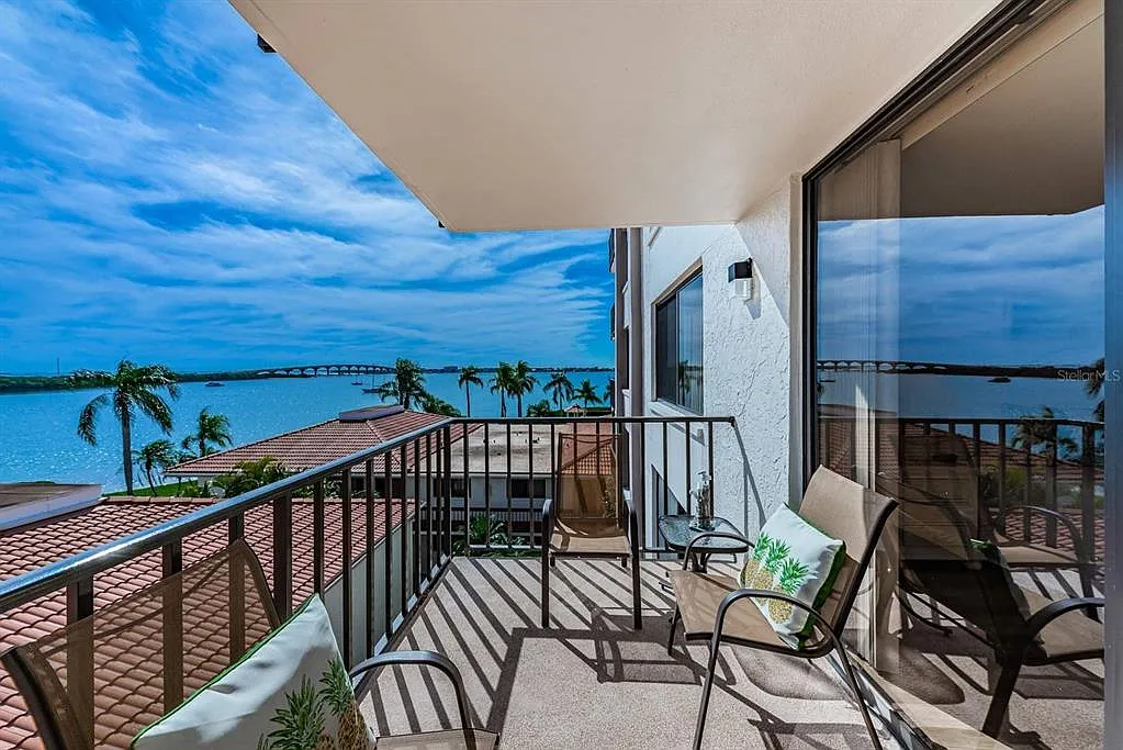 1 bed, 1.5 bath, 780 sqft, $2,200 — Photo 1
