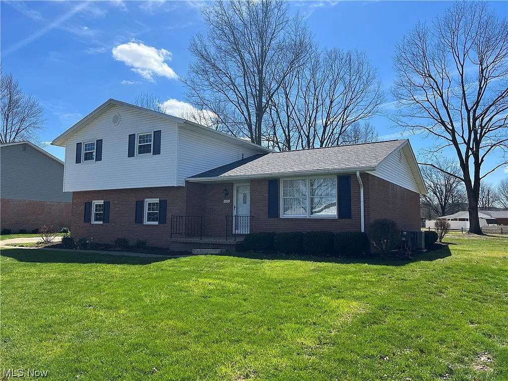 1322 Independence Cir SE photo 1