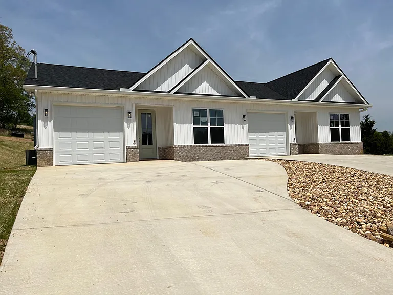 125 Houk Rd — Photo 2