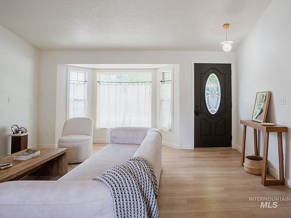 5th image of 4111 N Azalea Ln
