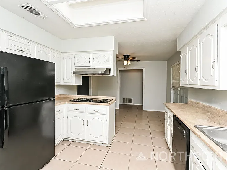 1105 Cedar Ridge Dr — Photo 7