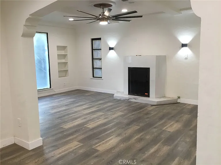 1574 N Orange Grove Ave — Photo 6