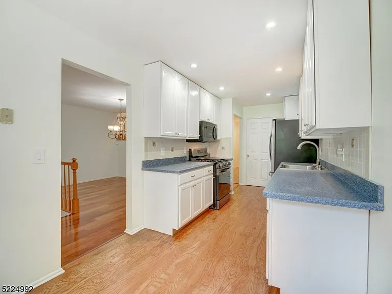402 Marten Rd — Photo 11
