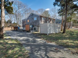 14 E Landing Rd, Hampton Bays, NY 11946