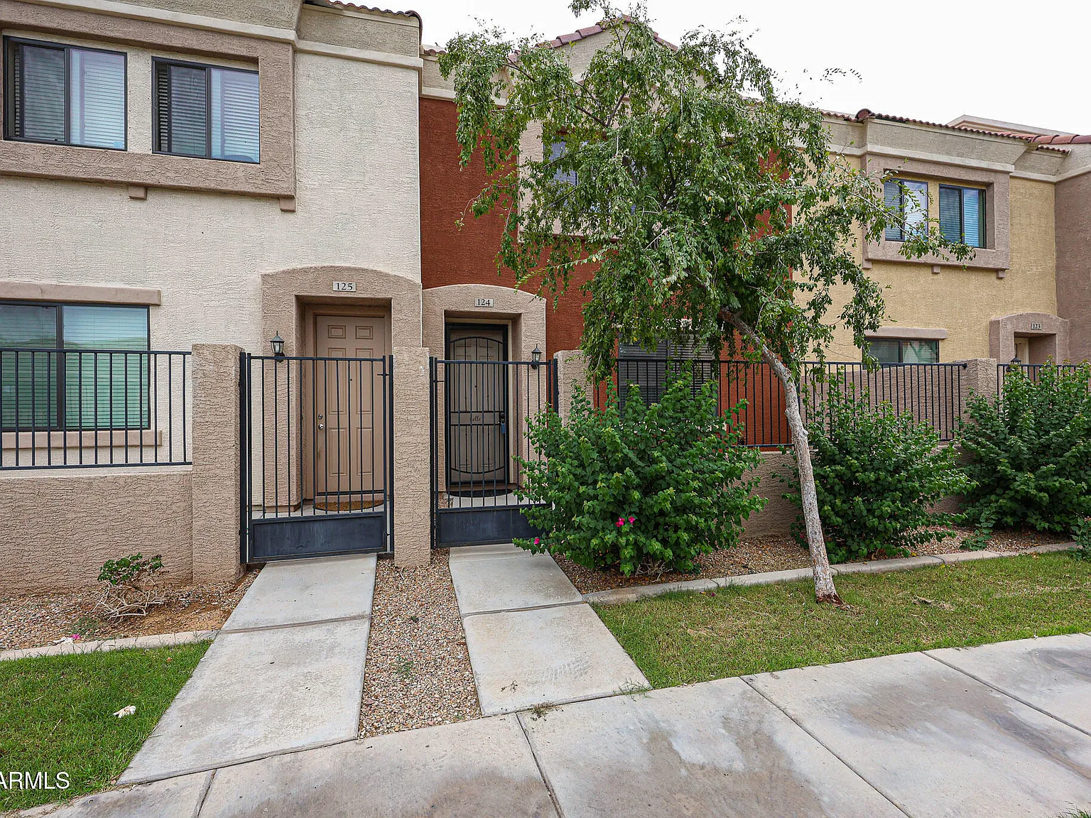 3 bed, 2.5 bath, 1463 sqft, $2,100 — Photo 2