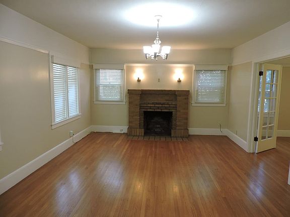 3rd image of 715 25th St APT B
