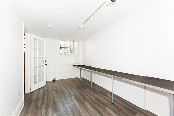 Rented by Compass | media 7