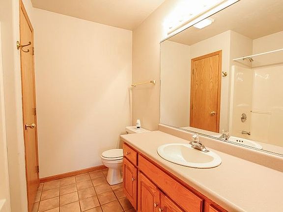 4th image of 4903 S Ash Grove Ave