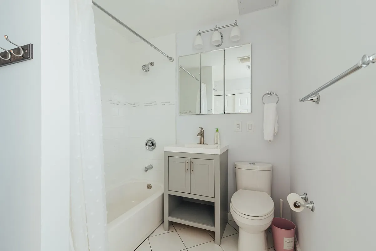 Building Photo - 39 Niagara St #3