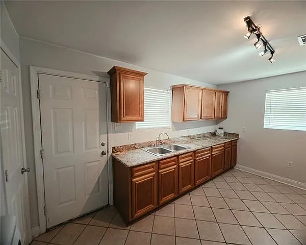 6090 Wilton Dr — Photo 4