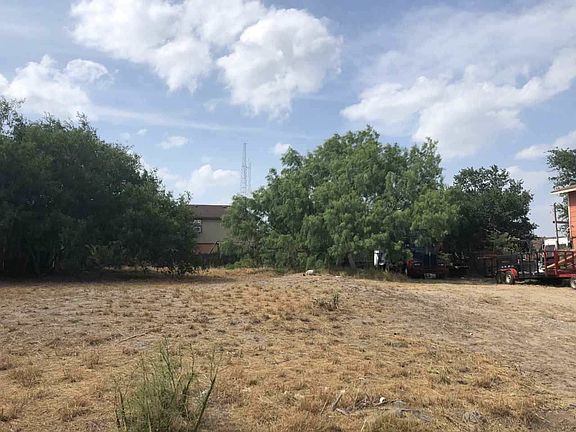 4th image of 308 Murcia Dr