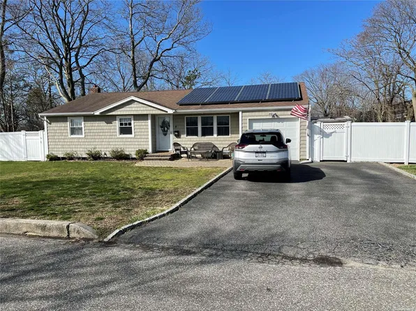 28 N 4th Street, Deer Park, NY 11729