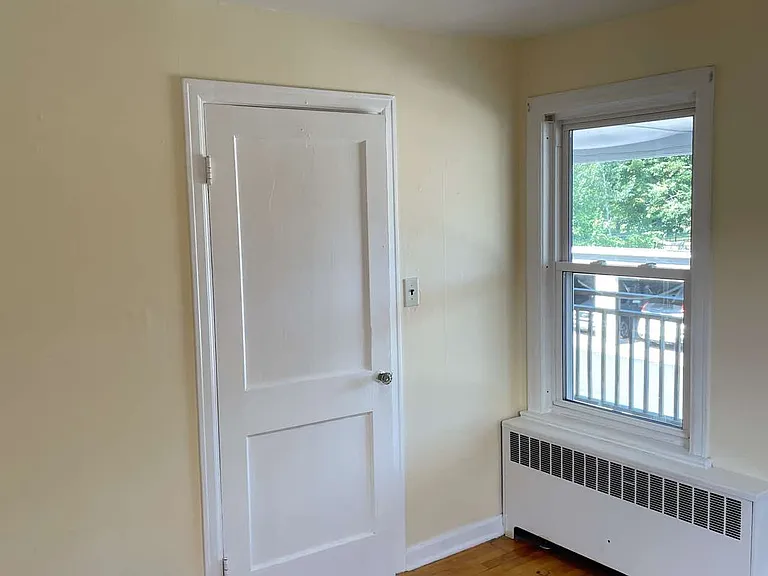 38 1/2 Grant St — Photo 9
