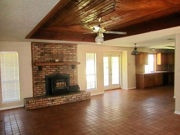 2nd image of 113 Forest South Dr