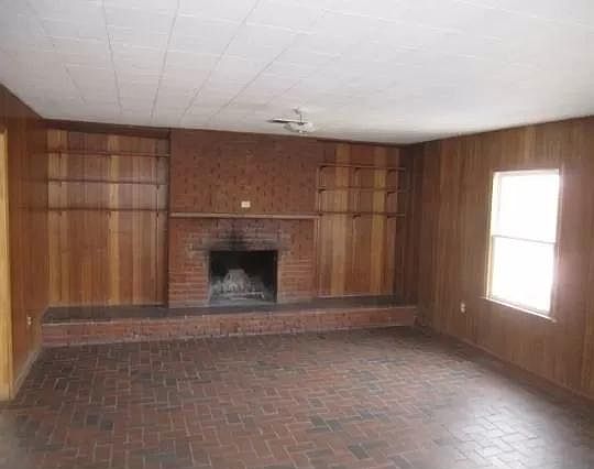 2nd image of 1520 Cornell Dr SE