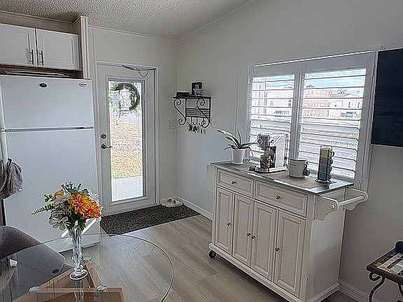 2nd image of 302 Belle Tower Ave