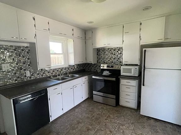 3rd image of 200 Sandia Dr