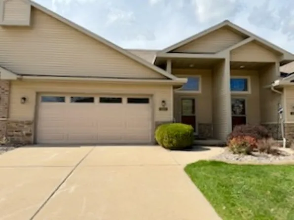 1243 Prairie Falcon Trl, Green Bay, WI 54313