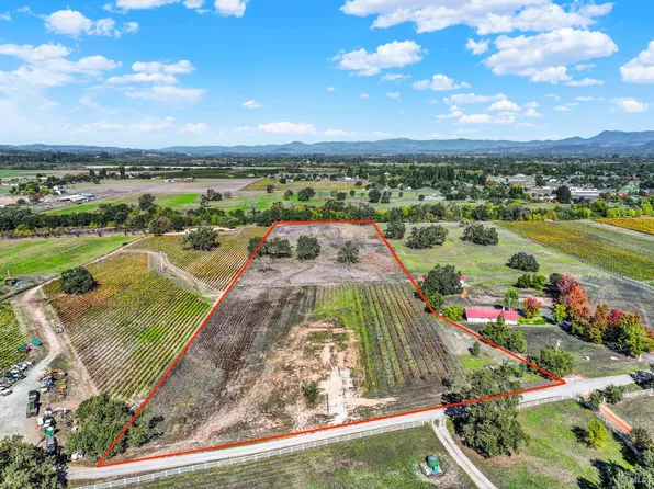 5695 Bravo Toro Lane, Santa Rosa, CA 95401