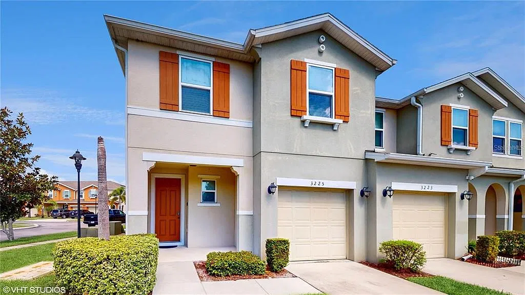 4 bed, 3.5 bath, 1782 sqft, $2,600 — Photo 2